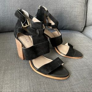 8.5 Hinge Cora Block Heels | Black Suede